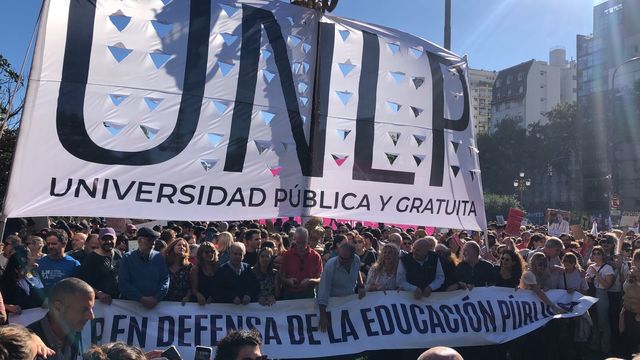 Marcha Nacional en defensa de la educación pública, la ciencia y el sistema universitario nacional